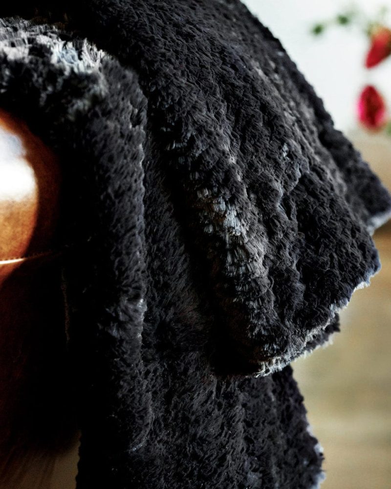 Feathers Black Blanket