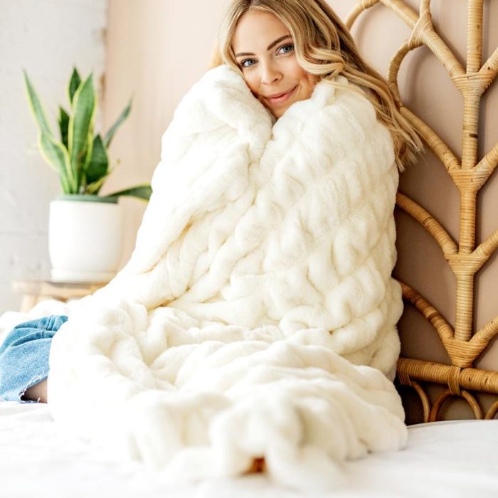 CreamHugsBlanket1.jpg