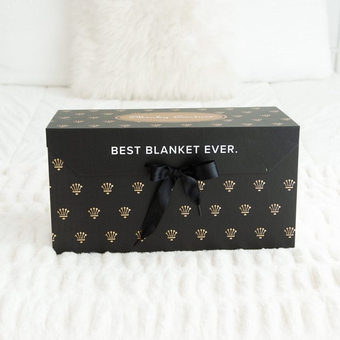 MinkyGiftBoxBlackRibbon042.jpg