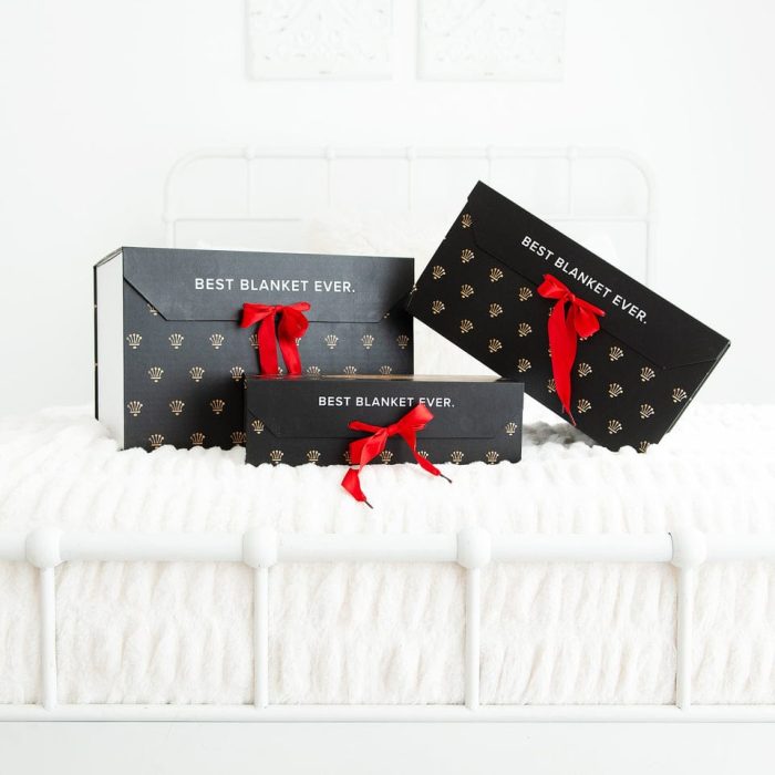 MinkyGiftBoxRedRibbon059.jpg