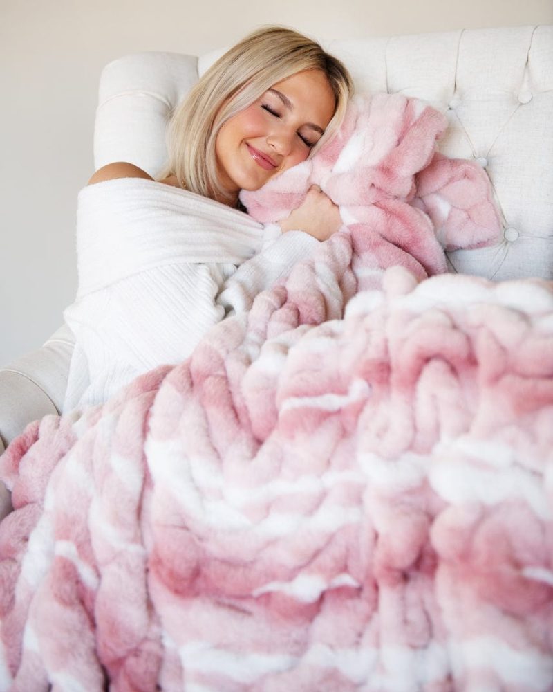 Hugs Swirl Pink Blanket